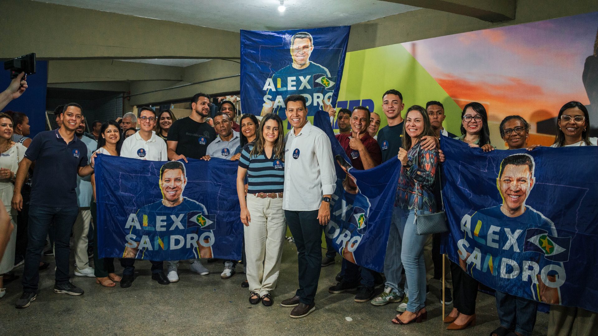 Alex Sandro reunido com apoiadores em encontro comunitário